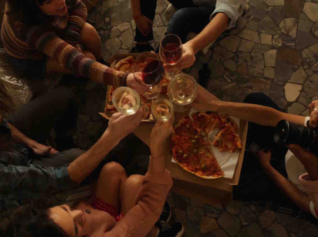 Juntada, pizza y vino